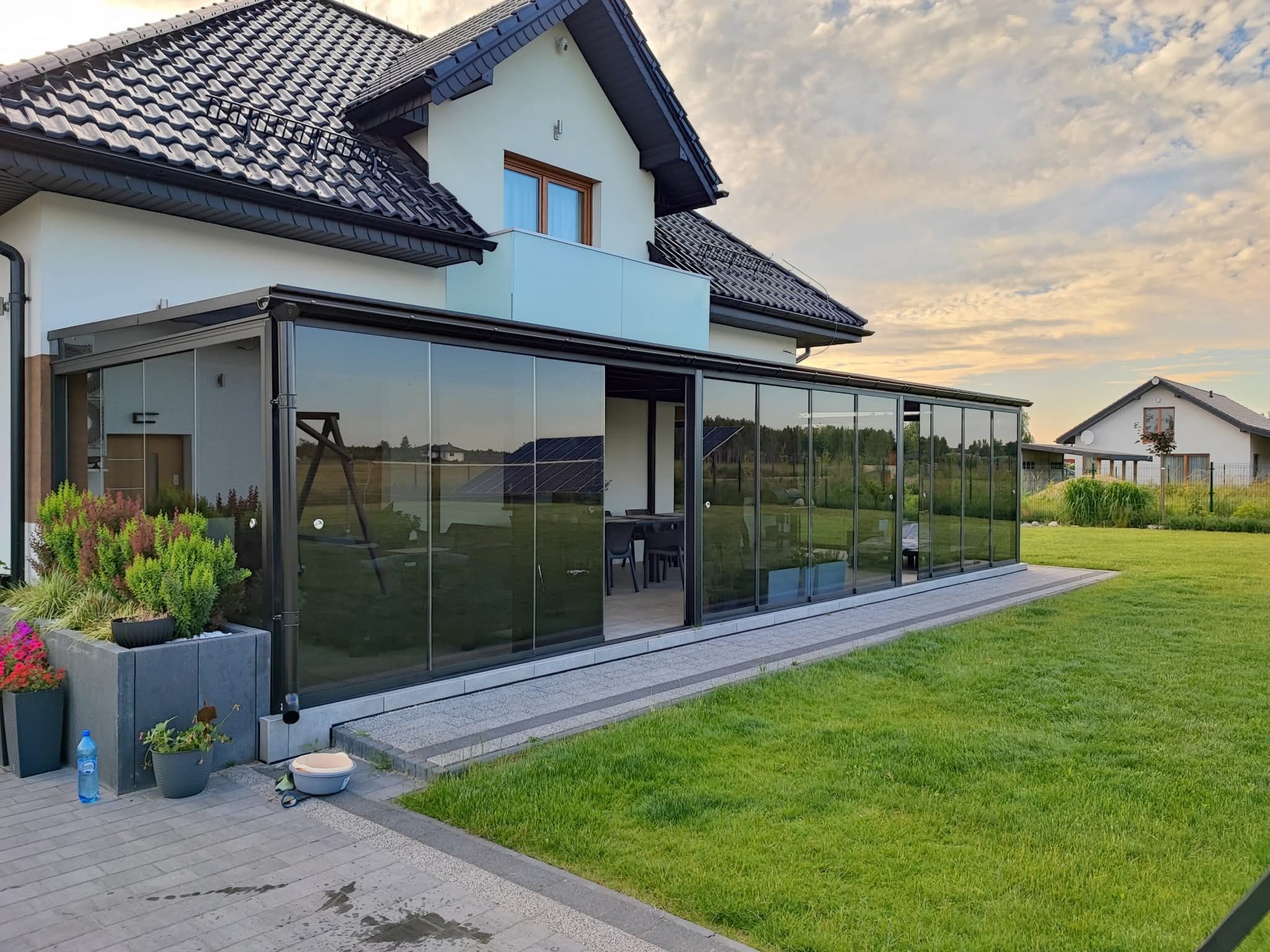 Realizacja – szklane ścianki przesuwne UNIMAX